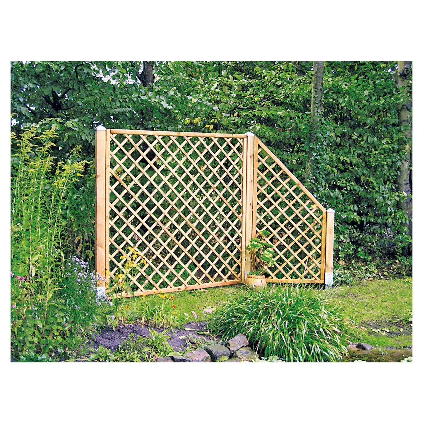 Diagonal-Rankzaun ECKE 90 x 180/90 cm
MW 10 x 10 cm, Rahmen 45/45 mm, kdi grün
Leisten 12 x 30 mm, genagelt