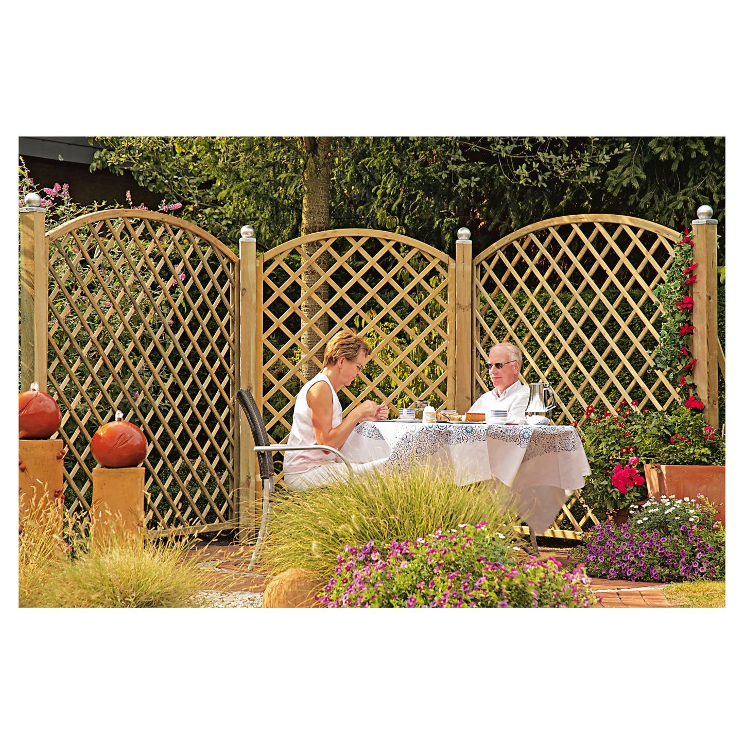 Bogen-Rankzaun-Serie 180 x 180/160 cm
MW 10 x 10 cm, Rahmen 45/45 mm, kdi grün
Leisten 12 x 30 mm, genagelt