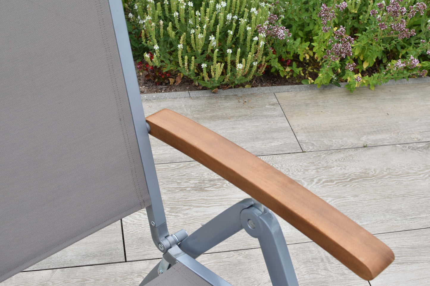 Naxos Klappsessel
Aluminium/Akazie/Textil