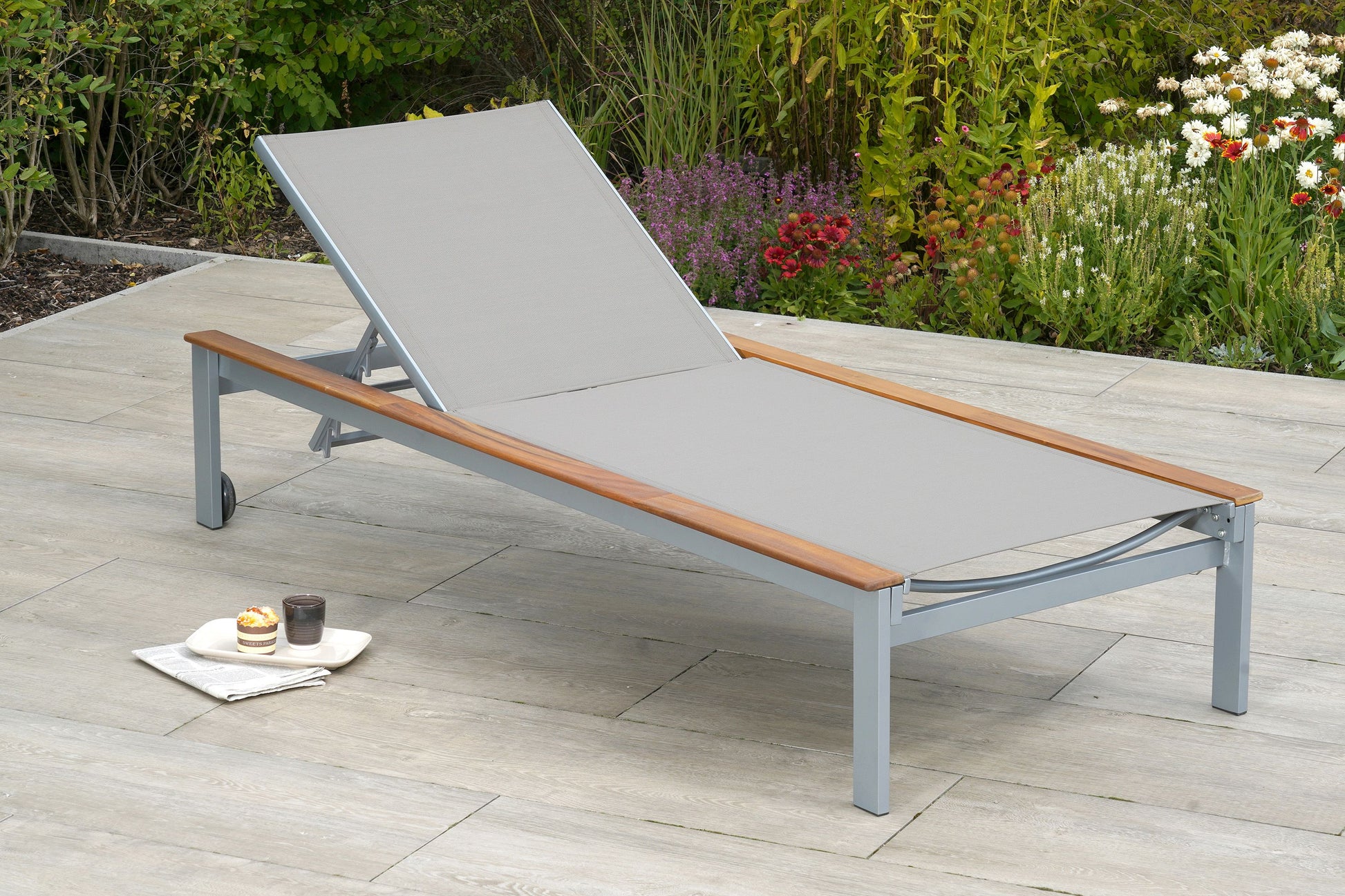 Naxos Liege
Aluminium/Textil/Akazie