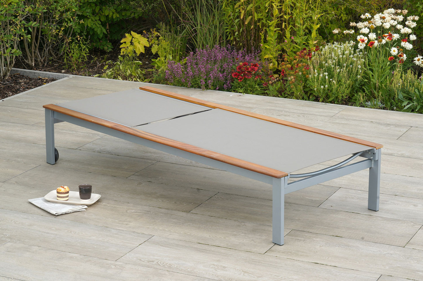 Naxos Liege
Aluminium/Textil/Akazie