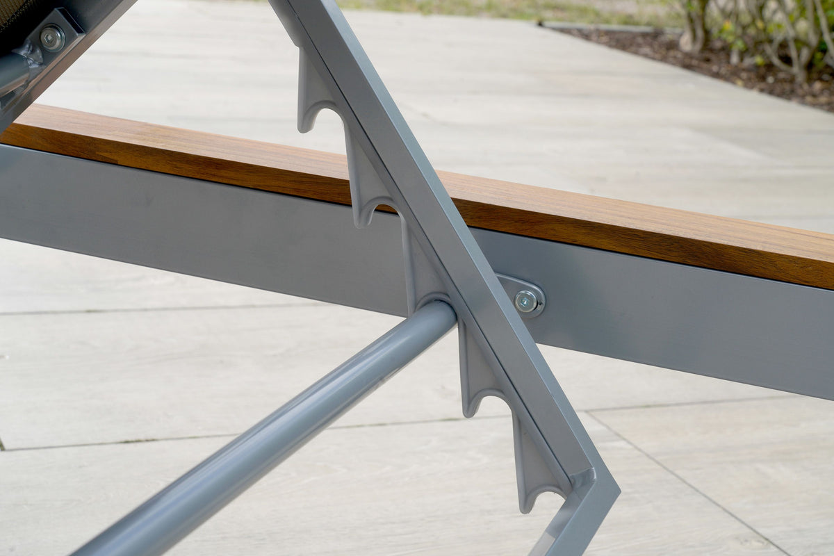 Naxos Liege
Aluminium/Textil/Akazie