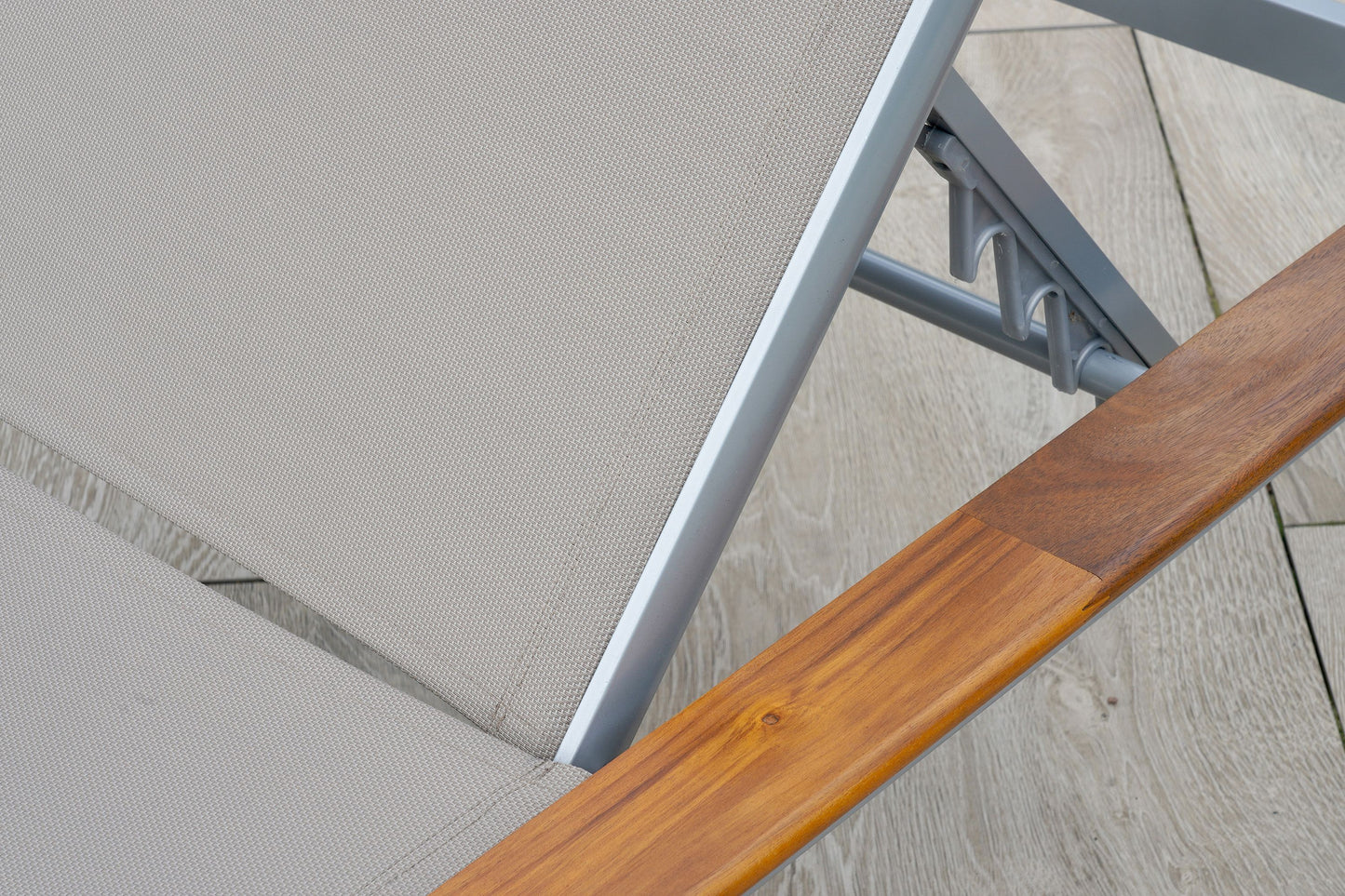 Naxos Liege
Aluminium/Textil/Akazie
