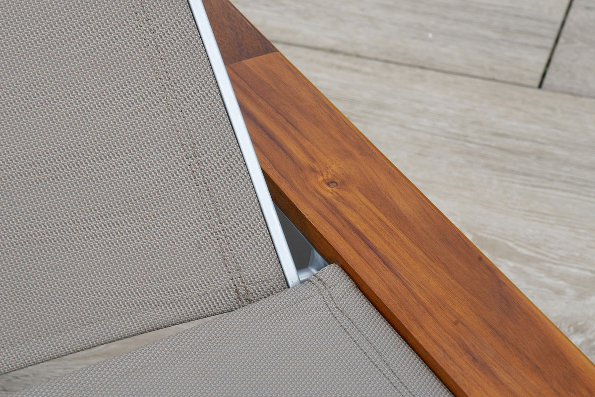 Naxos Liege
Aluminium/Textil/Akazie