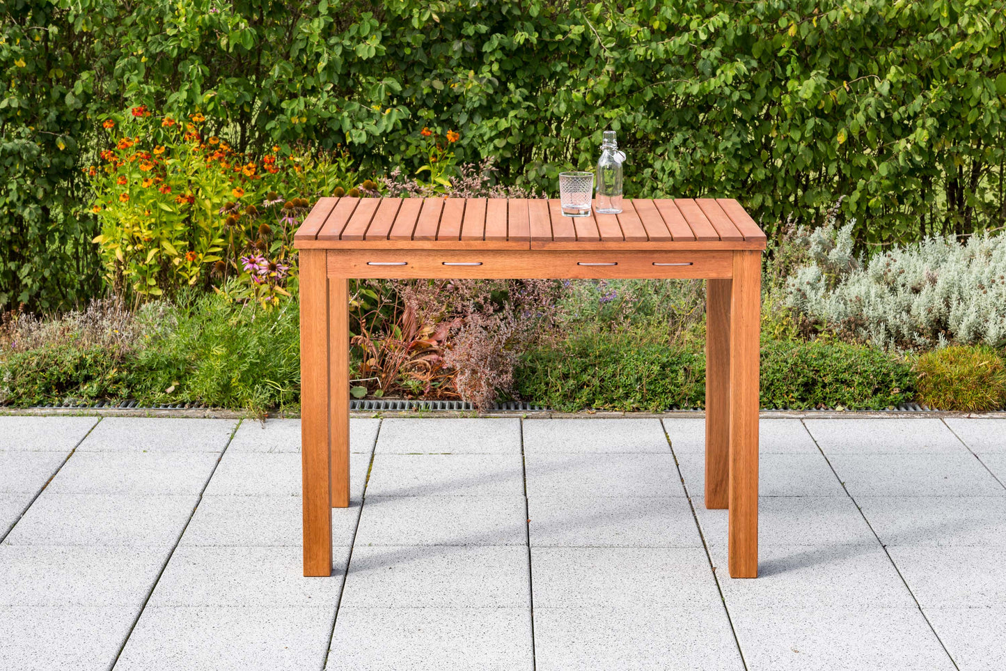 Trockentisch 
100 x 60 x 75 cm 
Eukalyptusholz