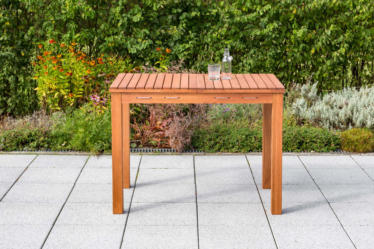 Trockentisch 
100 x 60 x 75 cm 
Eukalyptusholz
