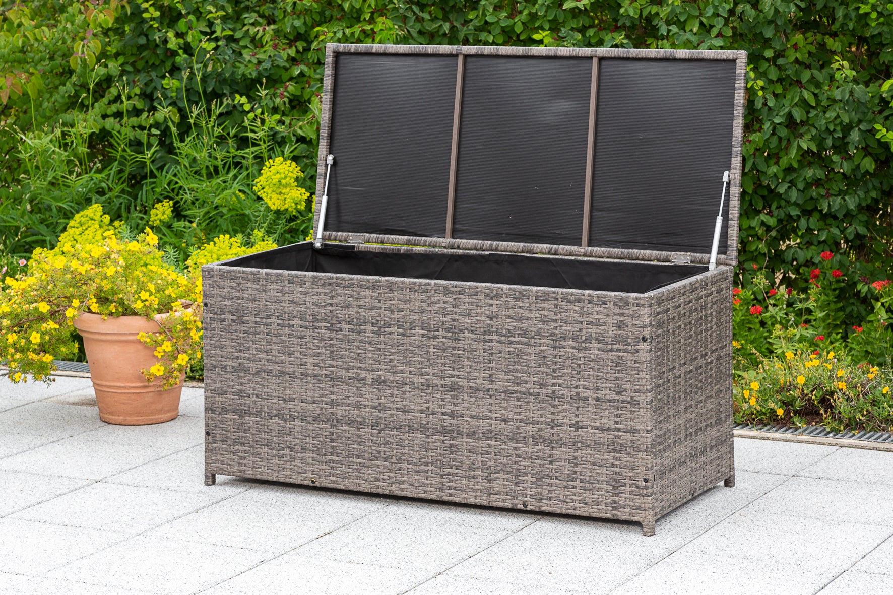Kissenbox
123 x 54 x 60 cm, spritzwassergeschützt