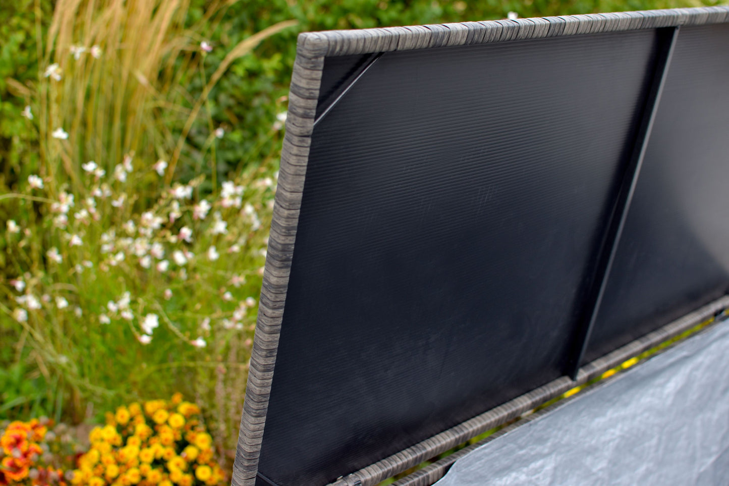 Kissenbox
123 x 54 x 60 cm, spritzwassergeschützt