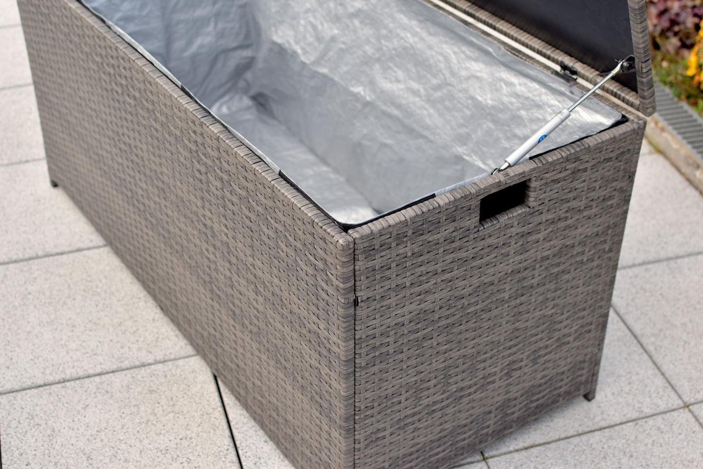 Kissenbox
123 x 54 x 60 cm, spritzwassergeschützt
