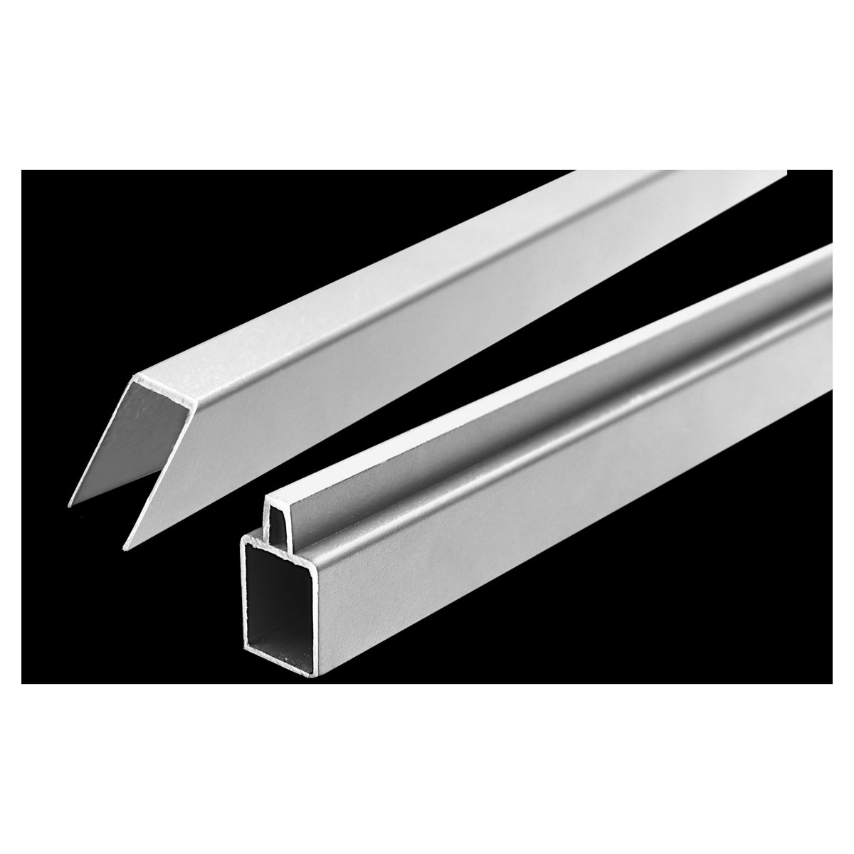 Start & Abschluss Set
SILBER, für ein Eckelement
32/25 x 20 x 900 mm, Aluminium